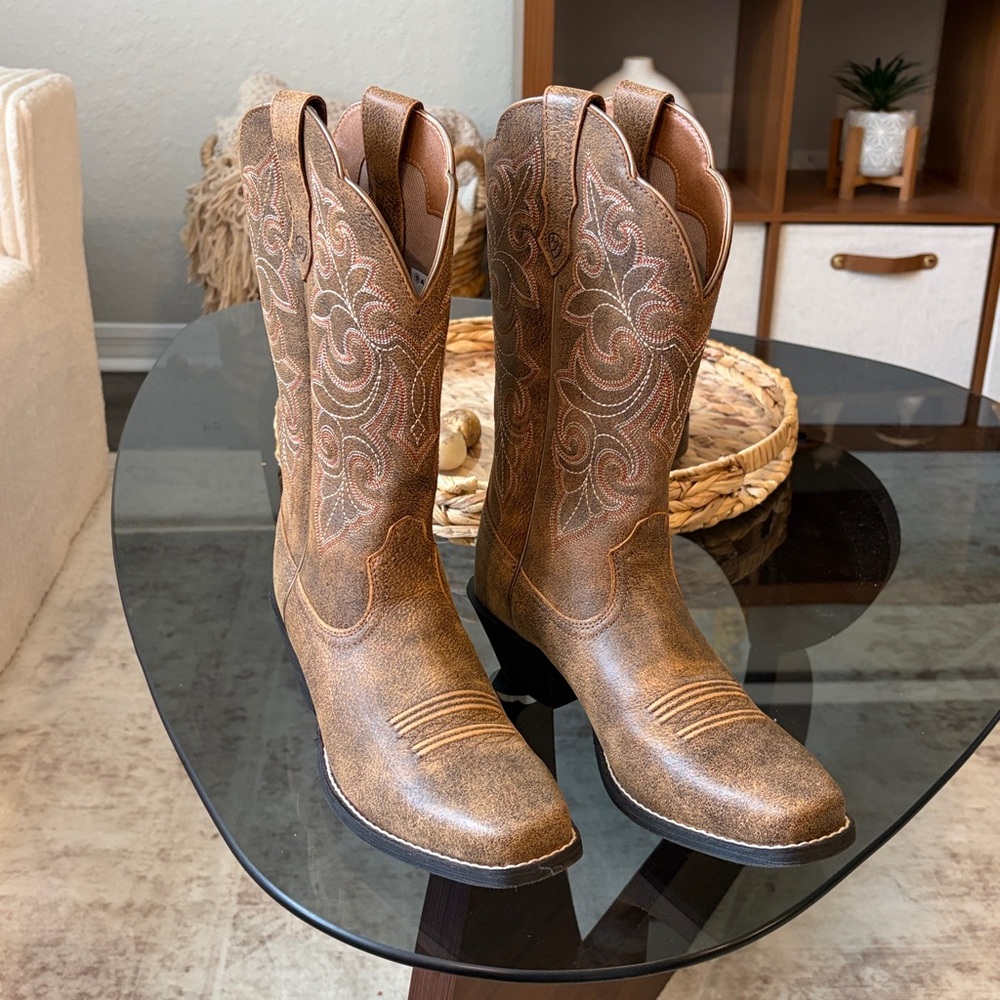 Ariat Tan Leather Western Boots with Textured Pull Straps size 7.5 NWOB